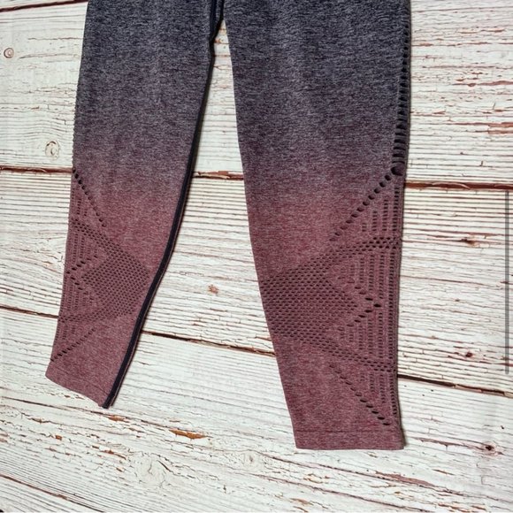 PINK Victoria's Secret Cool and Comfy Ombre Capri Leggings Grey/Mauve Medium - Picture 5 of 13